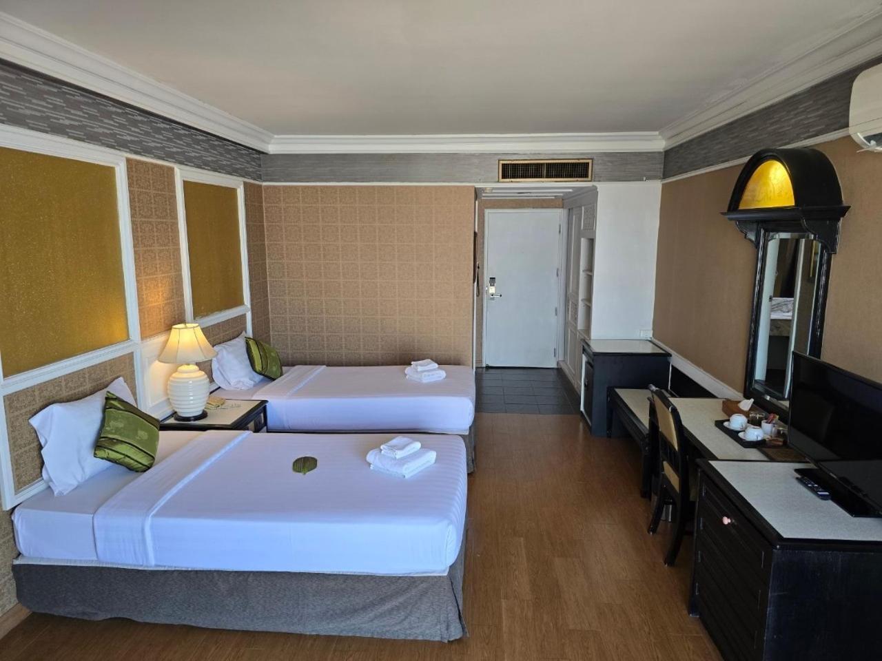 First Pacific Cirrus Hotel Патая Екстериор снимка