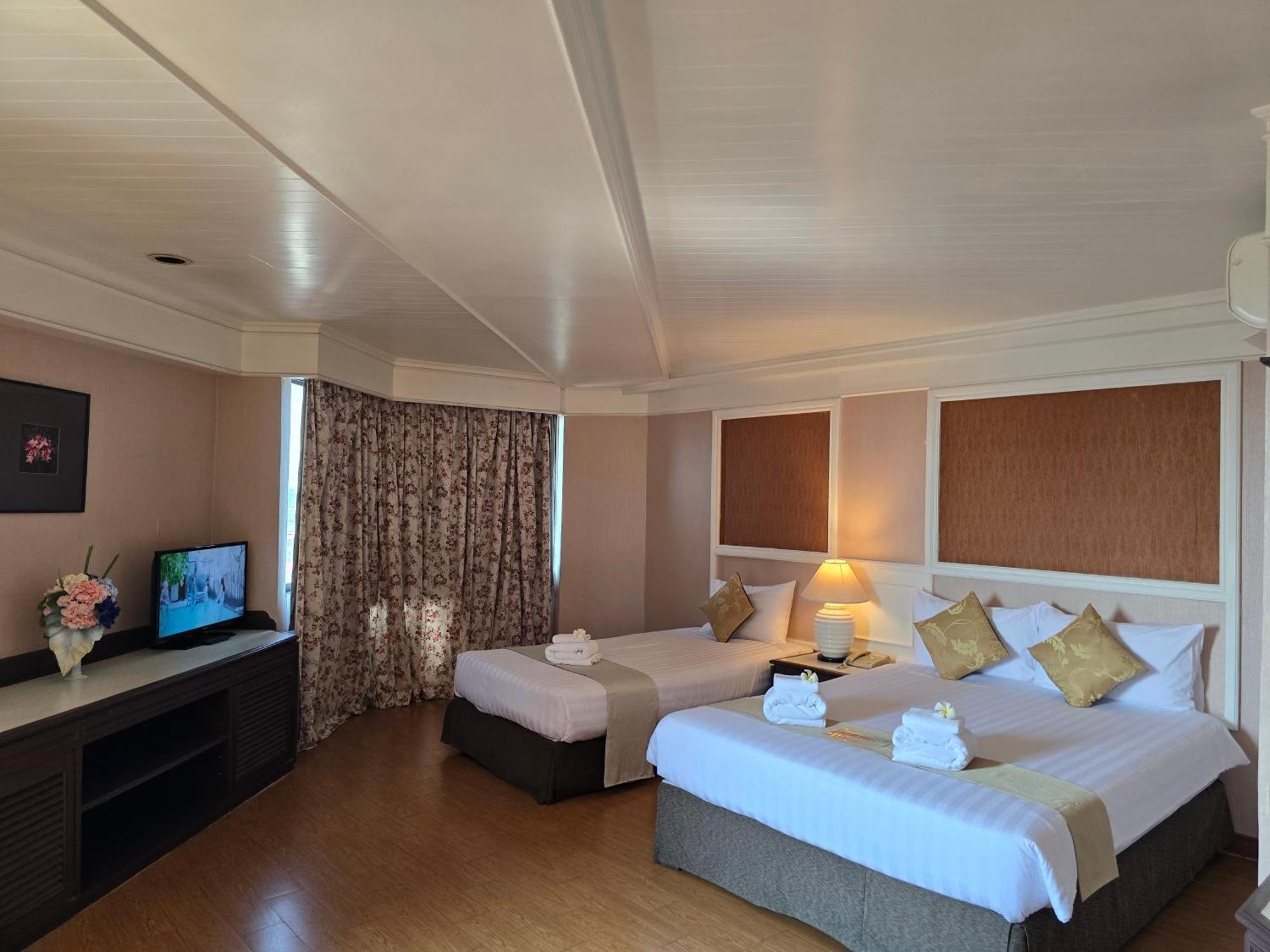 First Pacific Cirrus Hotel Патая Екстериор снимка
