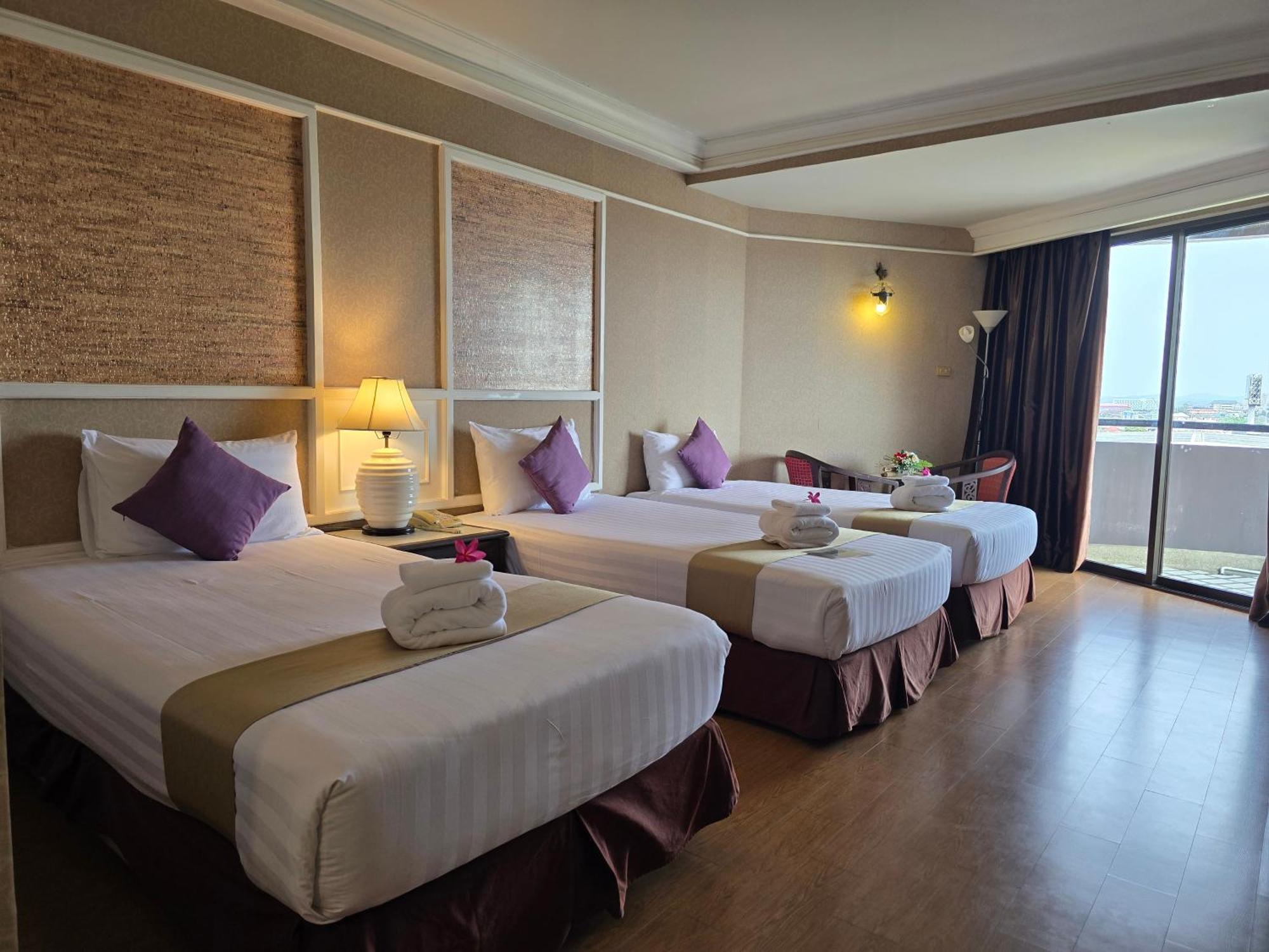 First Pacific Cirrus Hotel Патая Екстериор снимка