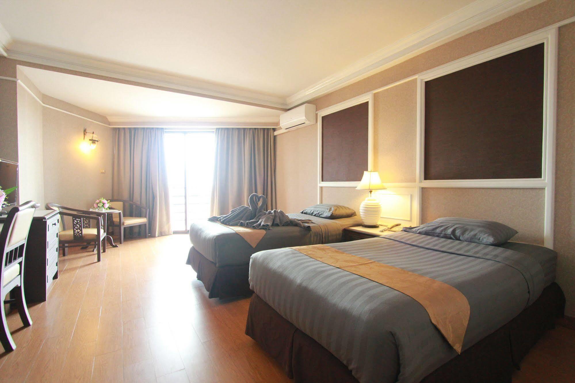 First Pacific Cirrus Hotel Патая Екстериор снимка